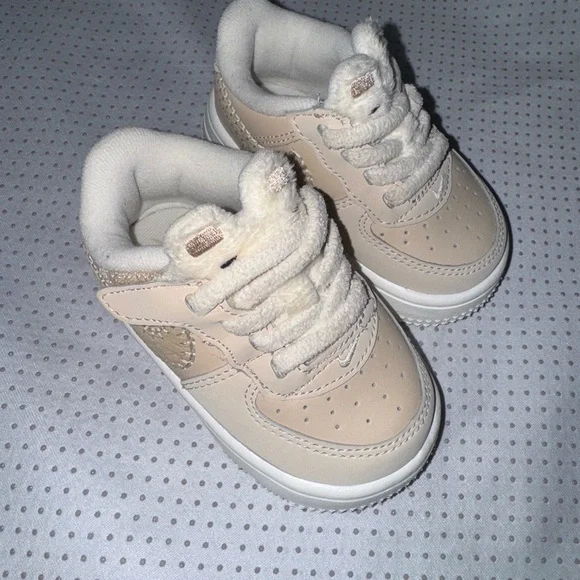 Kids Bear Nike Airforce Sneakers - Picture 5 of 5